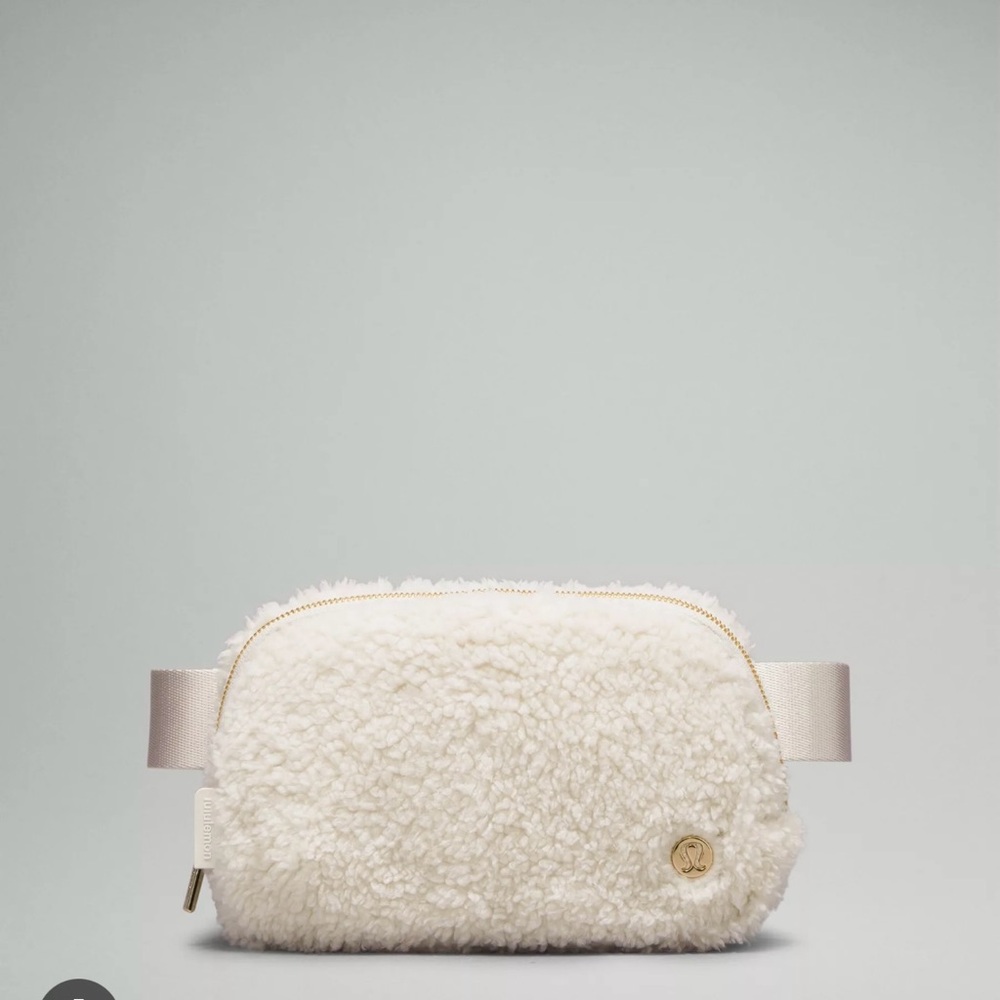COPY - Lululemon fleece belt bag